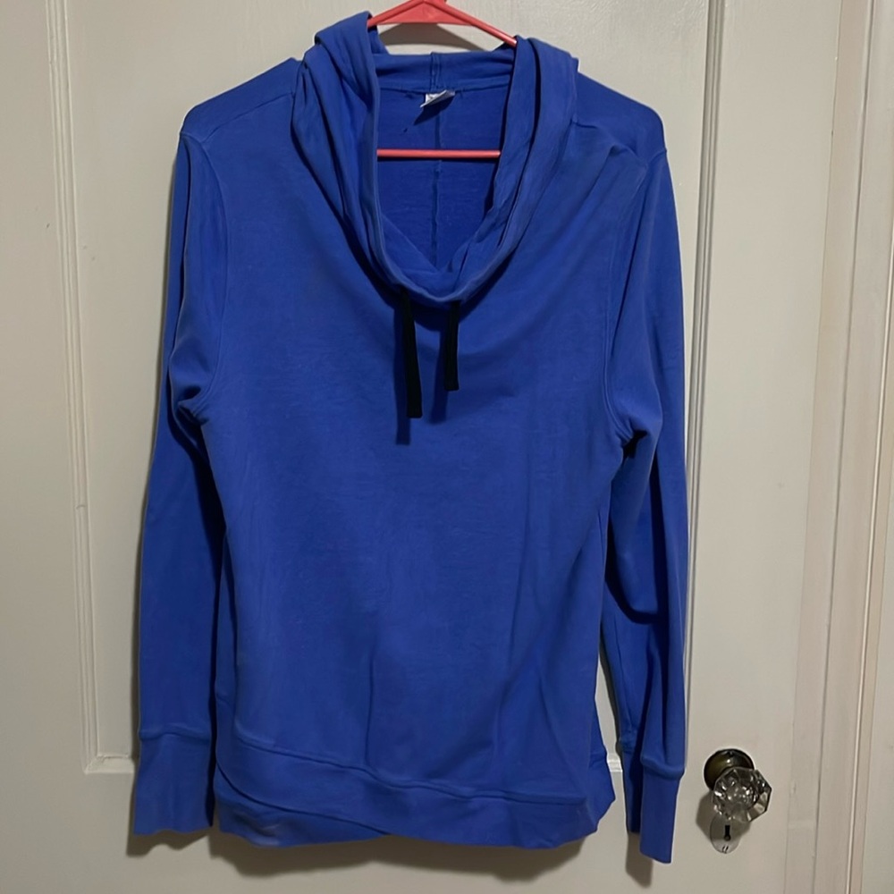 Woman’s Old Navy swoop neck active wear hoodie size large